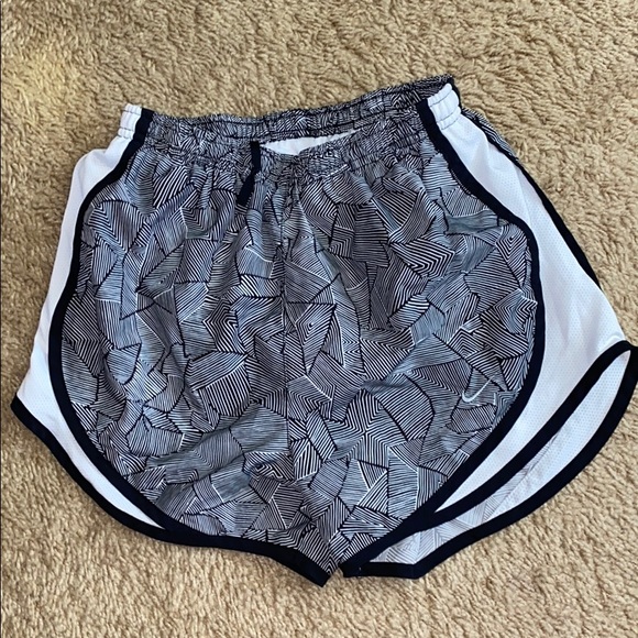 Nike pattern shorts - Picture 1 of 3
